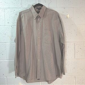 Men’s Tommy Hilfiger dress shirt. 17 1/2 34-35